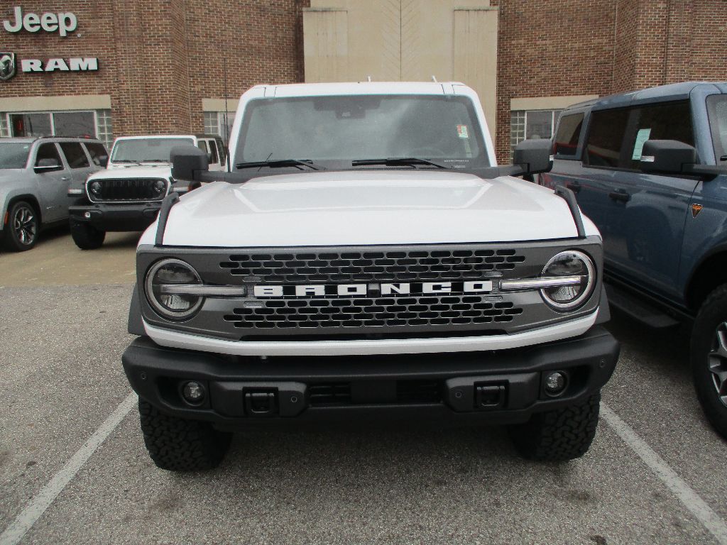 2025 Ford Bronco Badlands photo 2