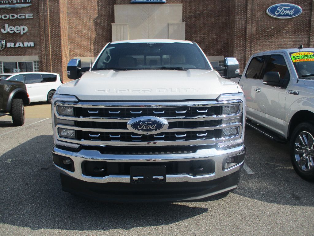 2026 Ford F-250 Lariat photo 2