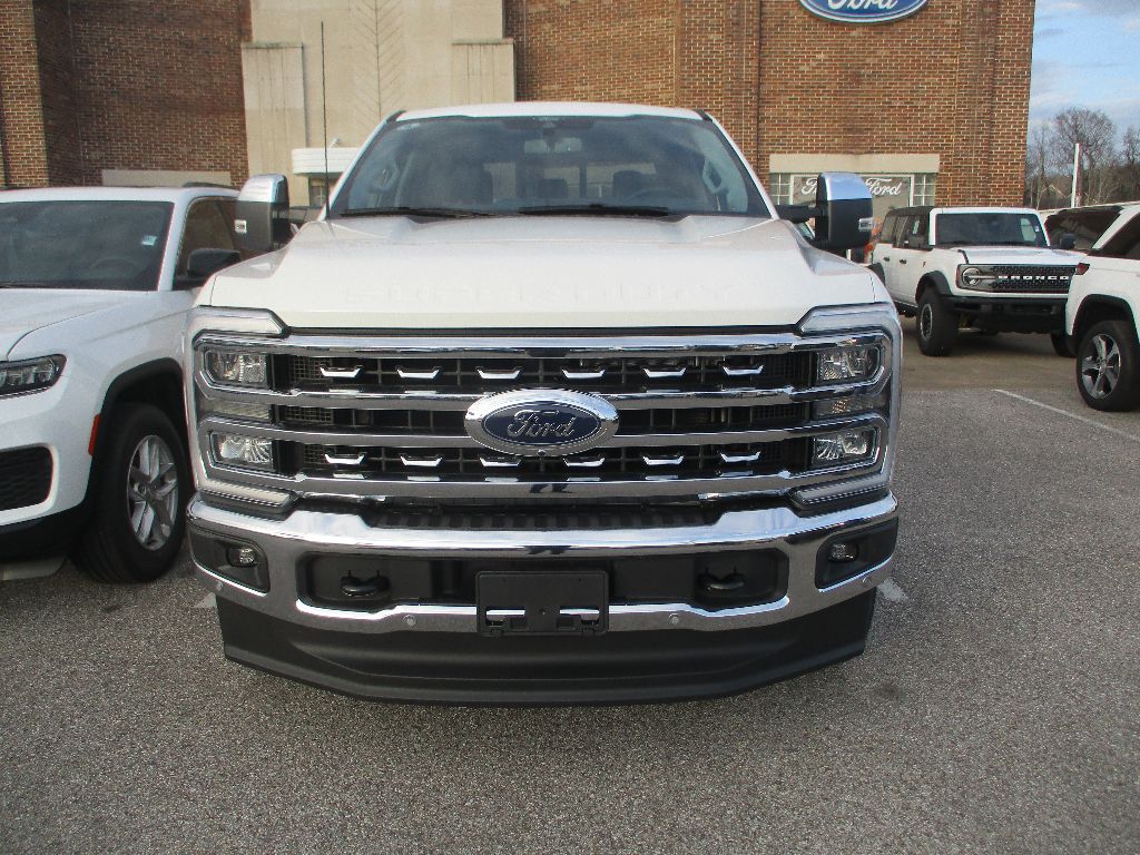 2025 Ford F-250 Lariat photo 2