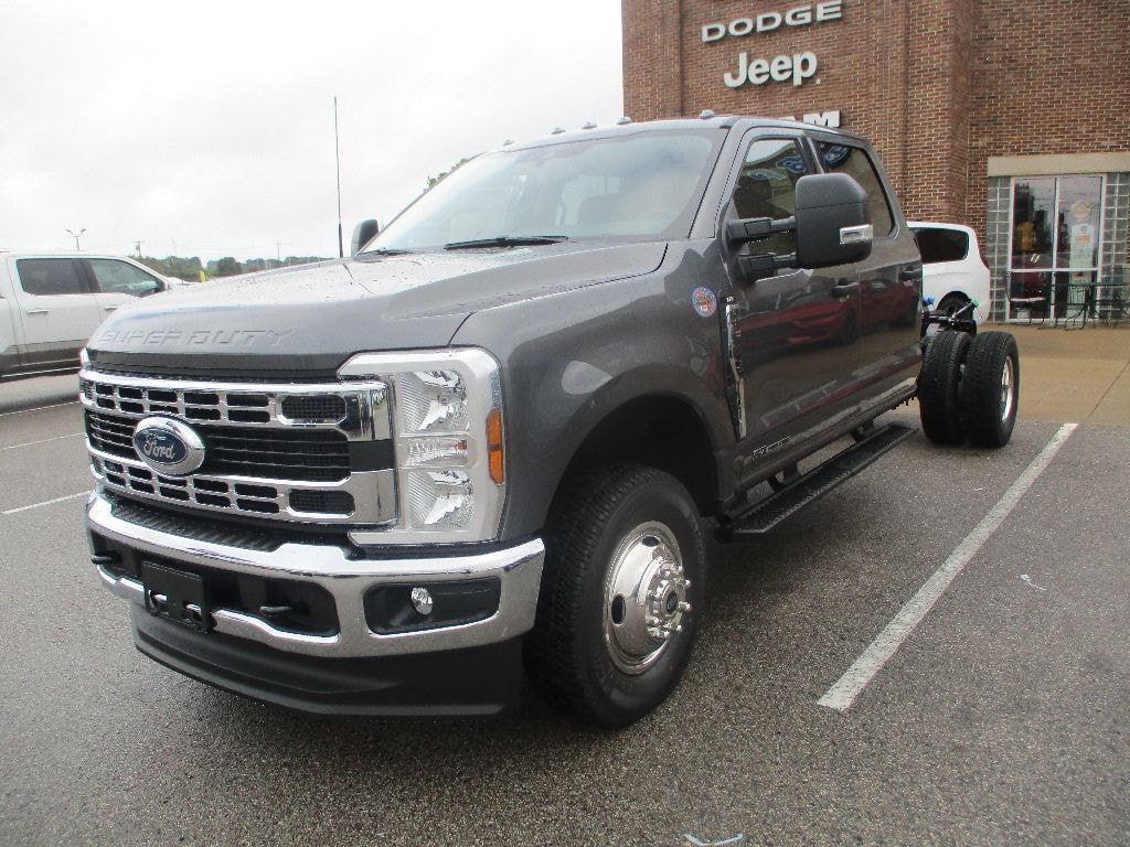 New 2026 Ford F-350 XLT Crew Cab