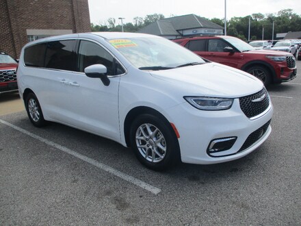 2023 Chrysler Pacifica Touring L Passenger Van
