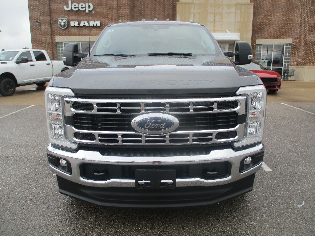 2026 Ford F-350 XLT photo 2