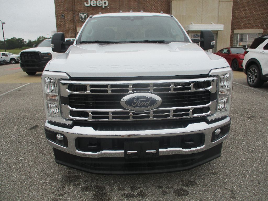 2026 Ford F-350 XLT photo 2