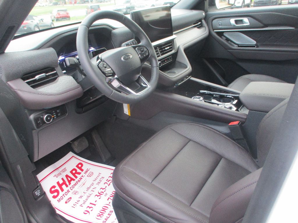 2025 Ford Explorer Platinum photo 3