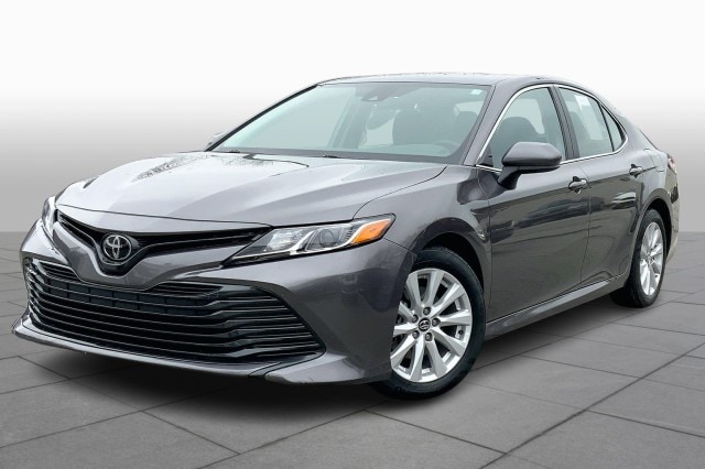 2020 Toyota Camry LE's photo
