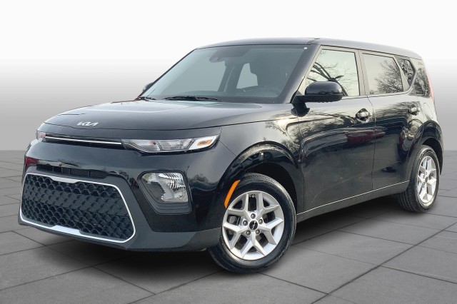 2022 Kia Soul LX's photo