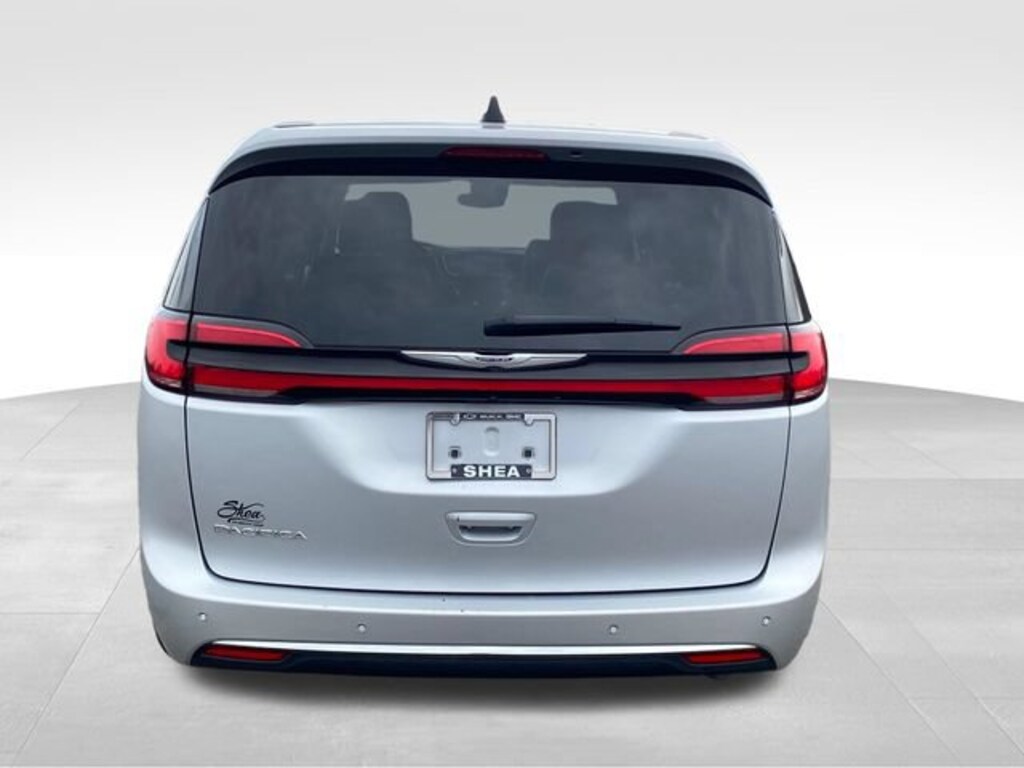 Used 2024 Chrysler Pacifica Touring L
