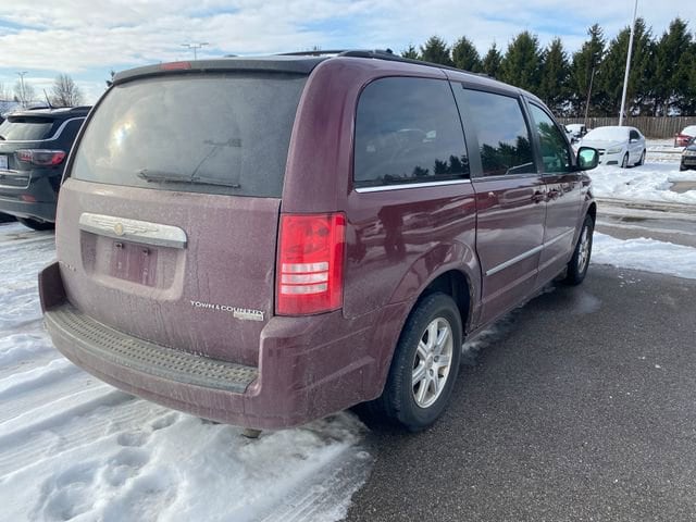 Used 2009 Chrysler Town & Country Touring with VIN 2A8HR54199R665466 for sale in Flint Township, MI