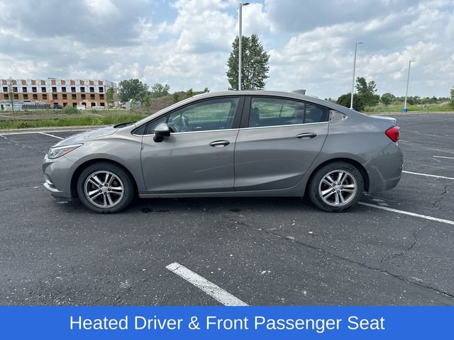 2018 Chevrolet Cruze LT photo 2