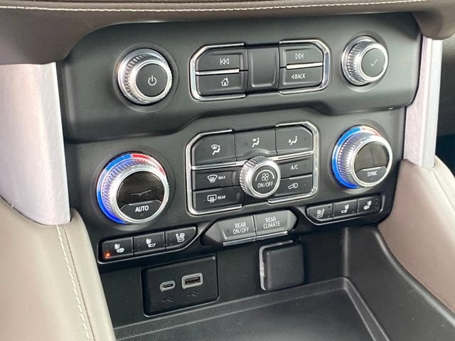 2024 GMC Yukon SLT - Photo 12