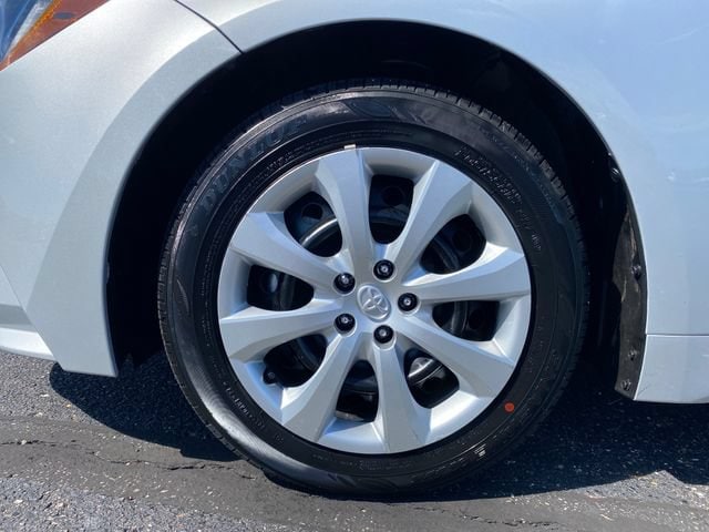 2025 Toyota Corolla LE - Photo 21