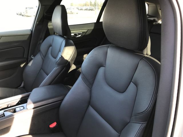 2025 Volvo V60 Cross Country B5 Plus photo 4