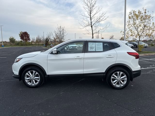2018 Nissan Rogue Sport S photo 2