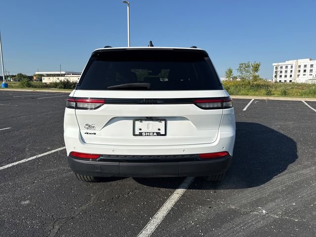 2022 Jeep Grand Cherokee Altitude photo 4