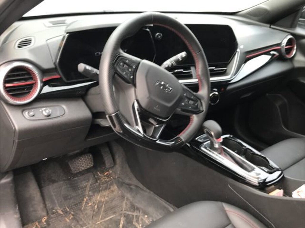 Used 2025 Chevrolet Trax 2RS SUV