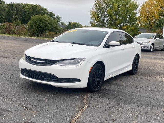 Used 2015 Chrysler 200 S with VIN 1C3CCCBGXFN718302 for sale in Flint Township, MI