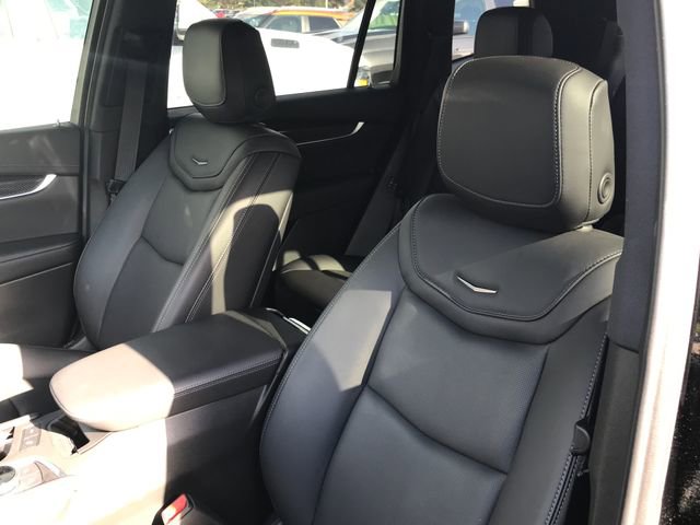 2025 Cadillac XT6 Sport photo 3