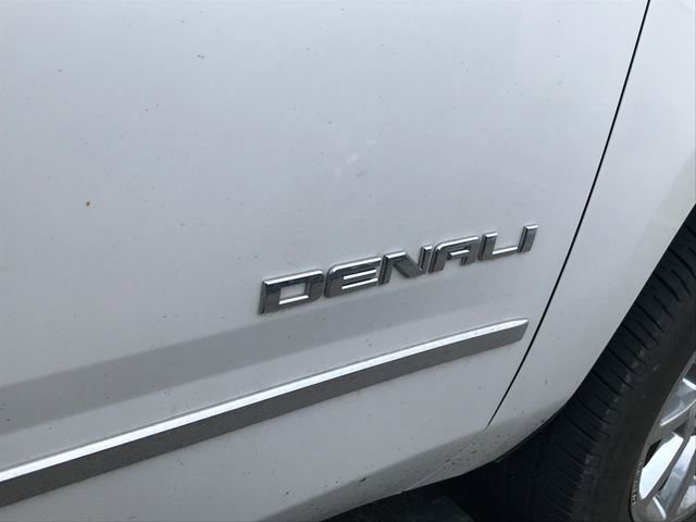 2017 Gmc Yukon Denali photo 2