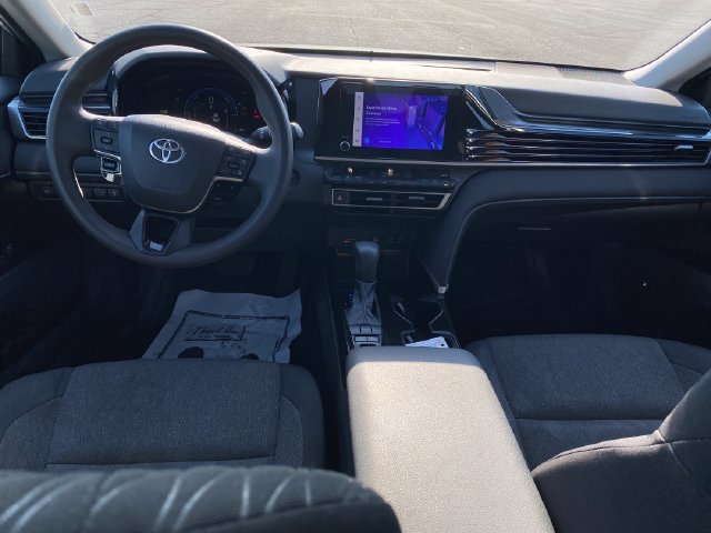 2025 Toyota Camry LE - Photo 5