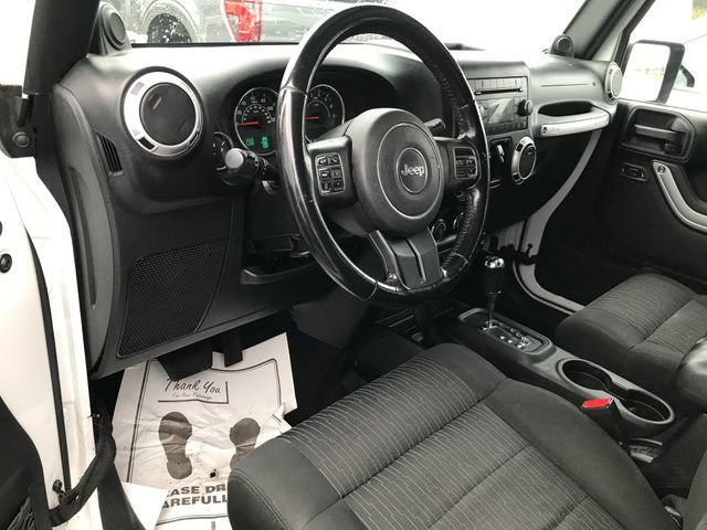 2012 Jeep Wrangler Unlimited Sahara photo 3