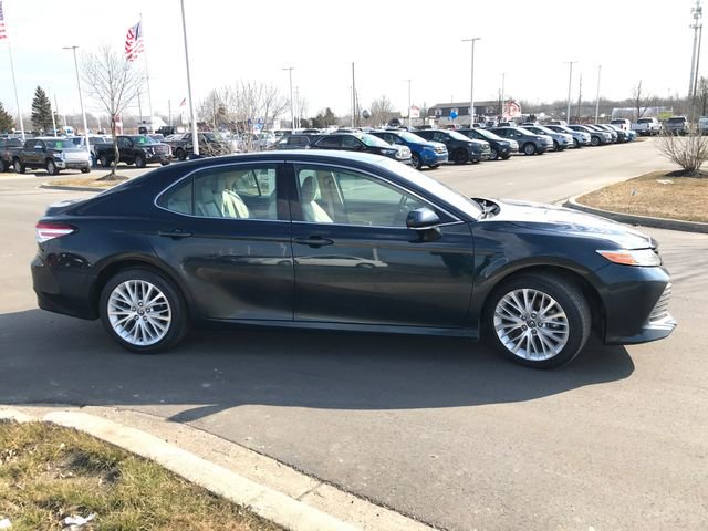 2020 Toyota Camry Hybrid XLE photo 4