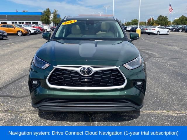2023 Toyota Highlander XLE photo 2