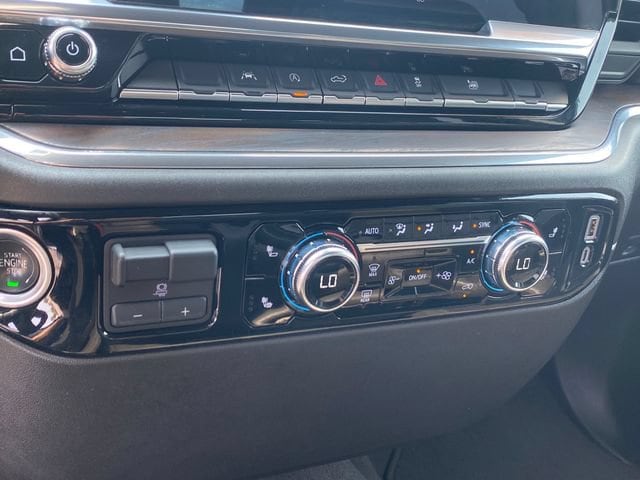 2025 GMC Sierra 1500 SLT - Photo 13