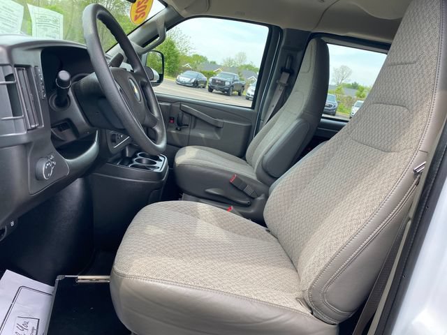 2025 Chevrolet Express Passenger 14