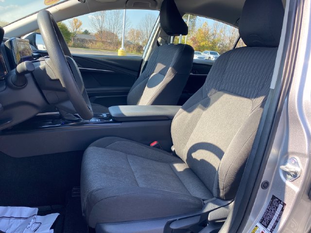 2025 Toyota Camry LE - Photo 14
