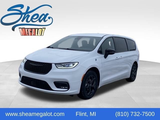 2024 Chrysler Pacifica PHEV Select's photo