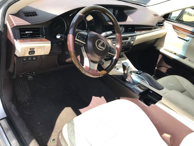 2016 Lexus ES 350 photo 4