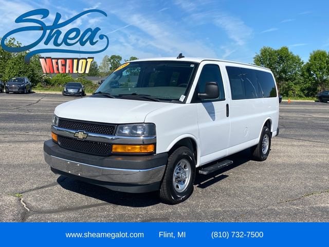 2018 Chevrolet Express 2500 LT's photo