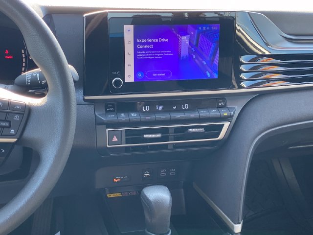 2025 Toyota Camry LE - Photo 10