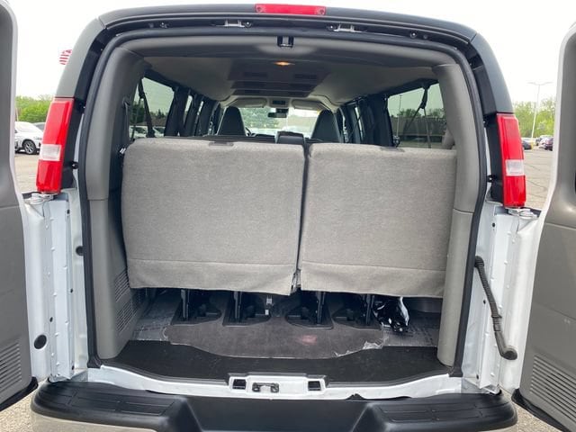 2025 Chevrolet Express Passenger 18