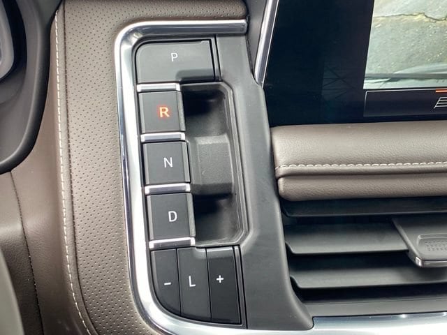2024 GMC Yukon SLT - Photo 13