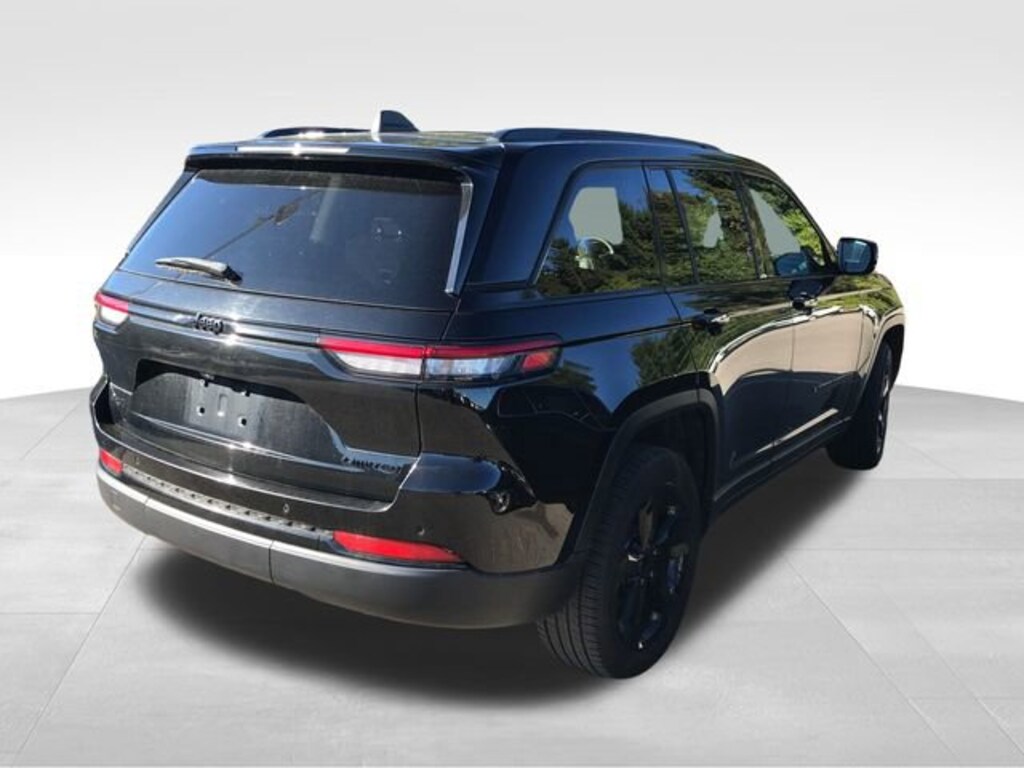 Used 2023 Jeep Grand Cherokee Limited 4x4 SUV