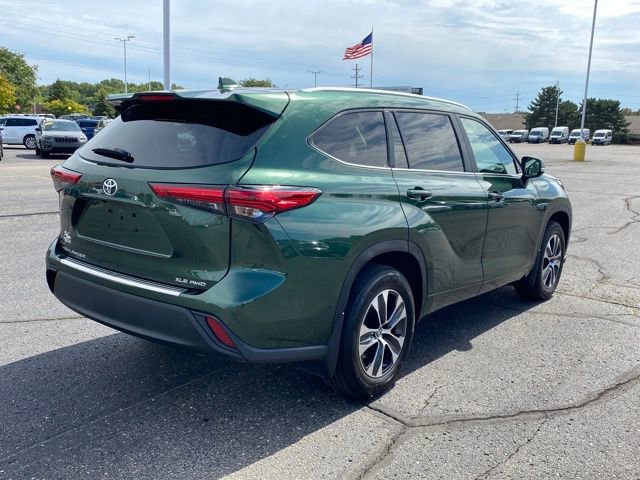 2023 Toyota Highlander XLE photo 3