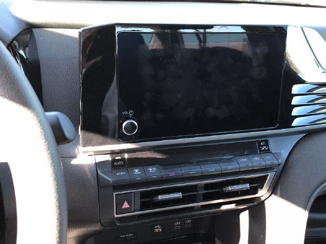 2025 Toyota Camry LE - Photo 29