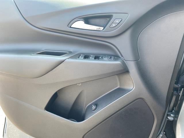 2024 Chevrolet Equinox LT photo 3