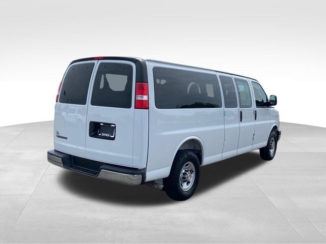 2025 Chevrolet Express Passenger 3