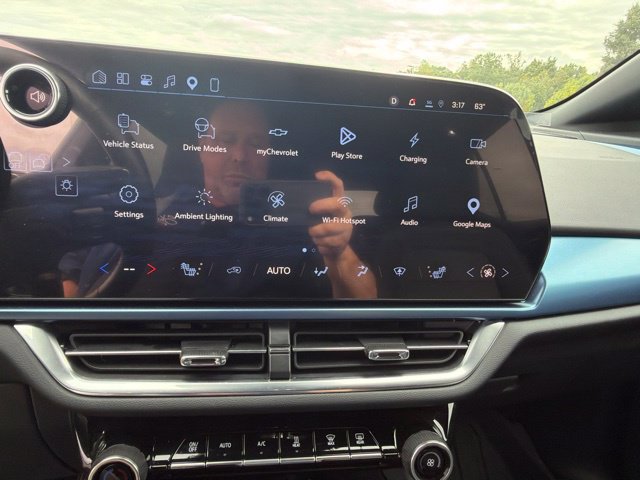 2024 Chevrolet Equinox EV LT - Photo 32