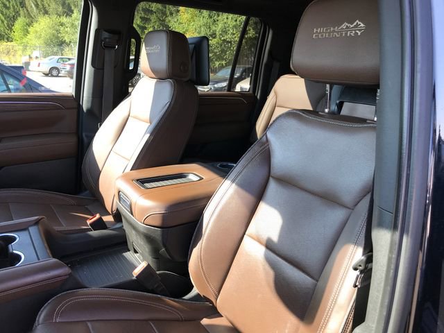 2023 Chevrolet Suburban High Country photo 3