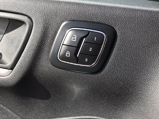 2025 Ford Escape Platinum - Photo 9