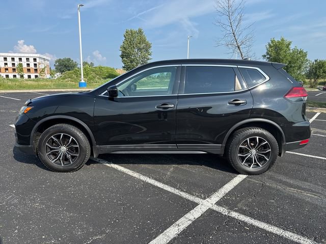2017 Nissan Rogue S photo 2