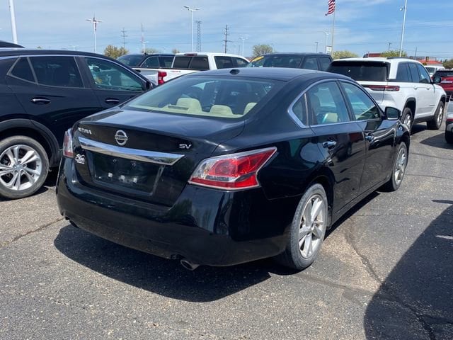 Used 2015 Nissan Altima SV with VIN 1N4AL3AP4FC498631 for sale in Flint Township, MI