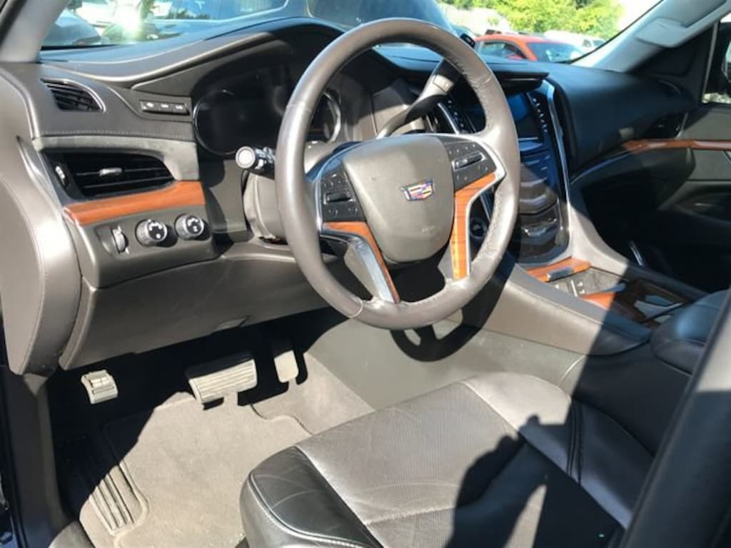 Used 2018 CADILLAC Escalade Luxury SUV