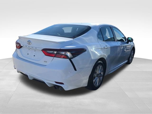 2022 Toyota Camry SE photo 2