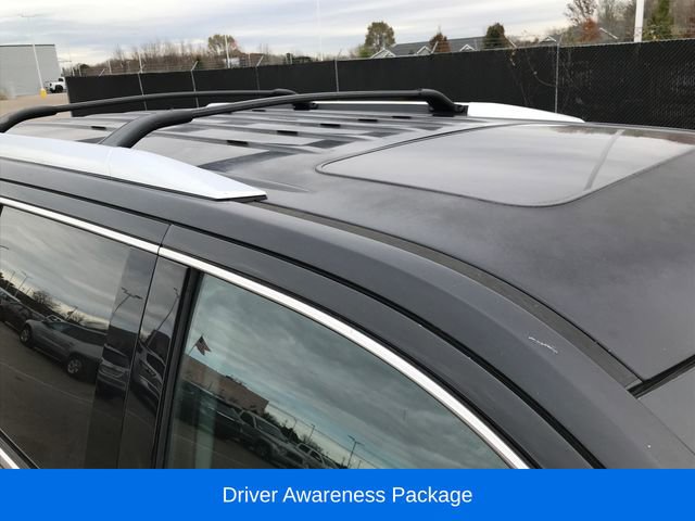 2017 Cadillac Escalade Luxury photo 3