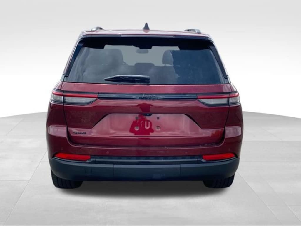 Used 2023 Jeep Grand Cherokee Laredo