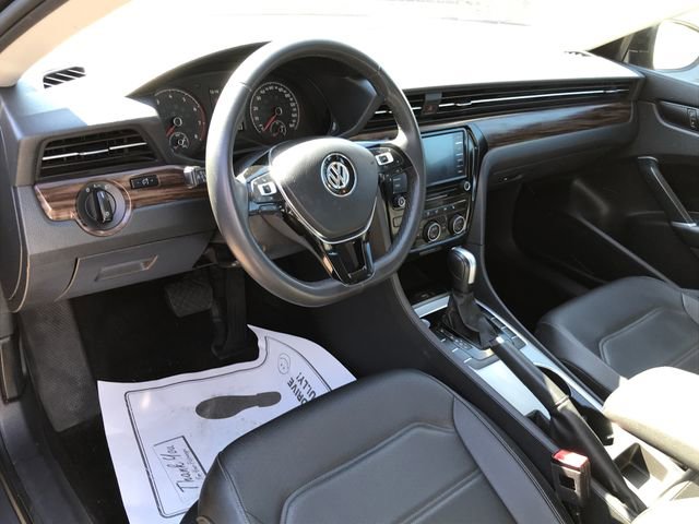 2022 Volkswagen Passat 2.0T Limited photo 2